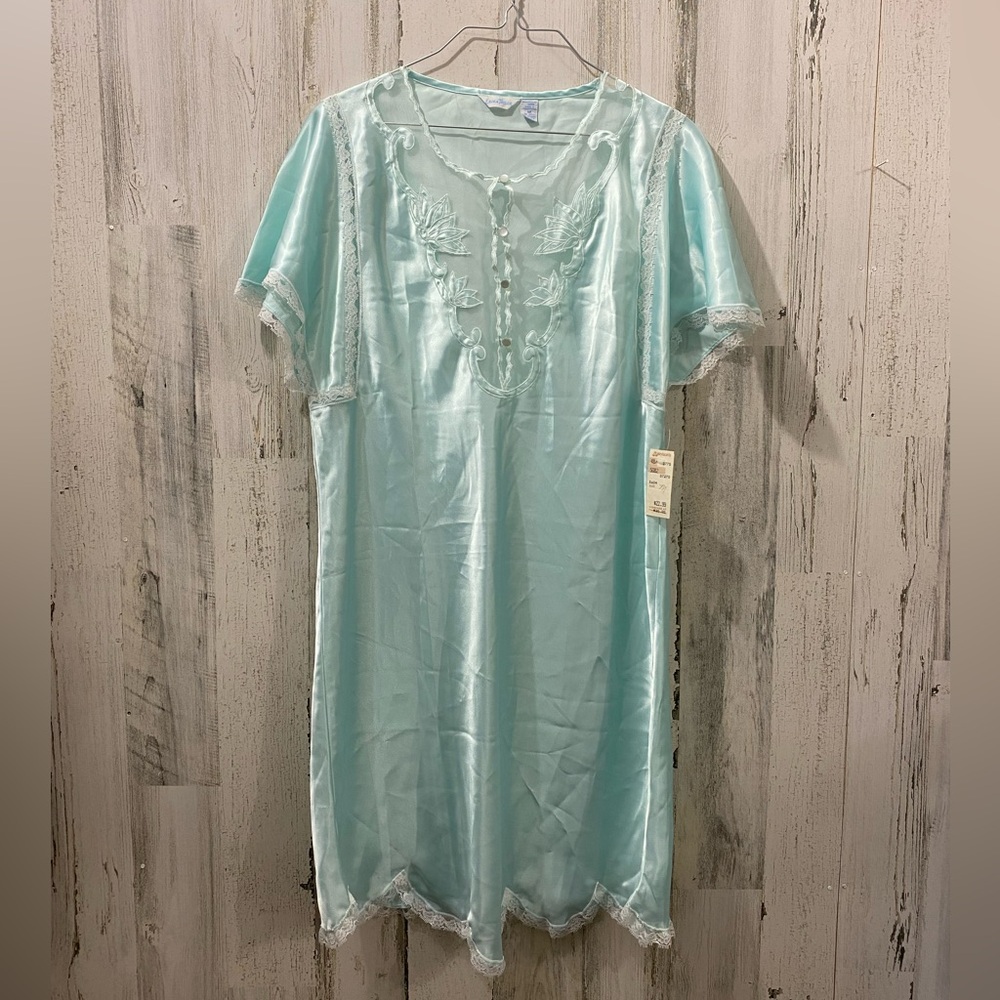 0609 Vintage Erika Taylor Light Blue Nightgown with Lace Trim